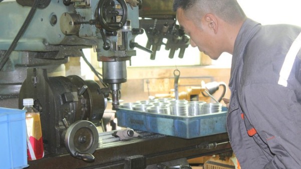 機械設(shè)備零件加工找哪家更好？就找長鴻精密